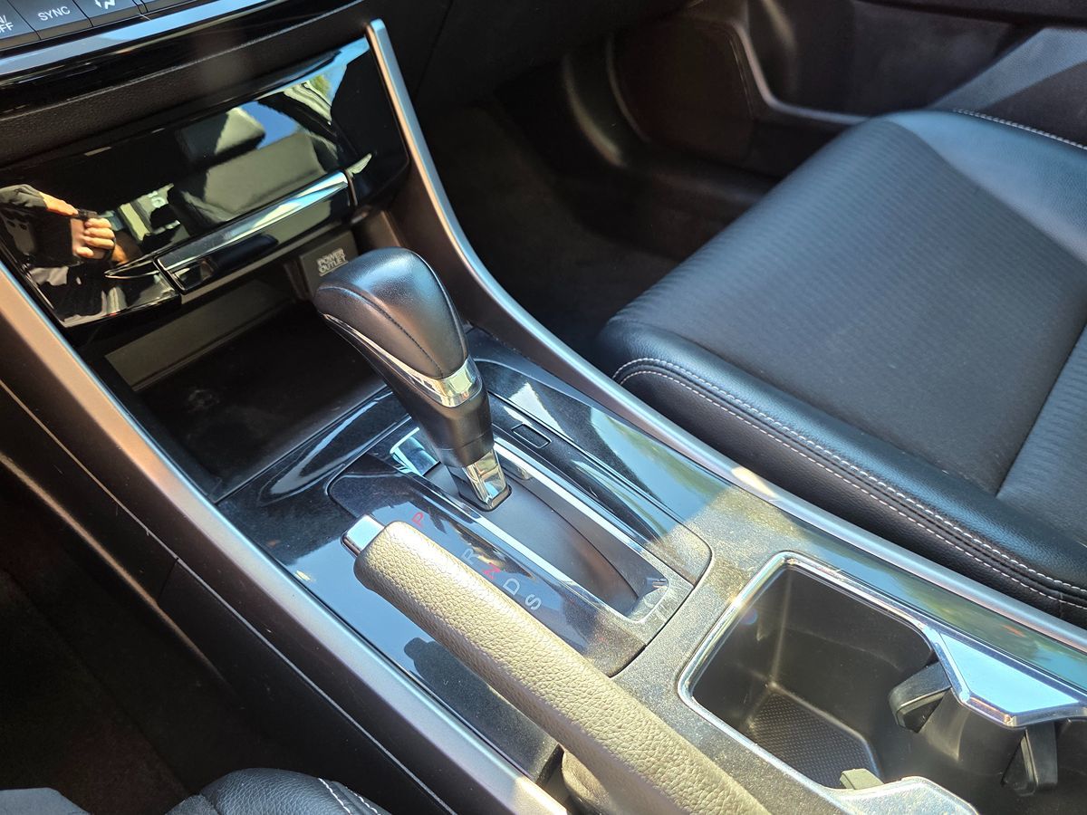 Honda Accord photo 30