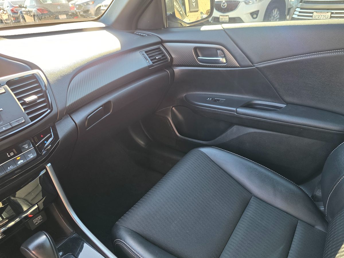 Honda Accord photo 31