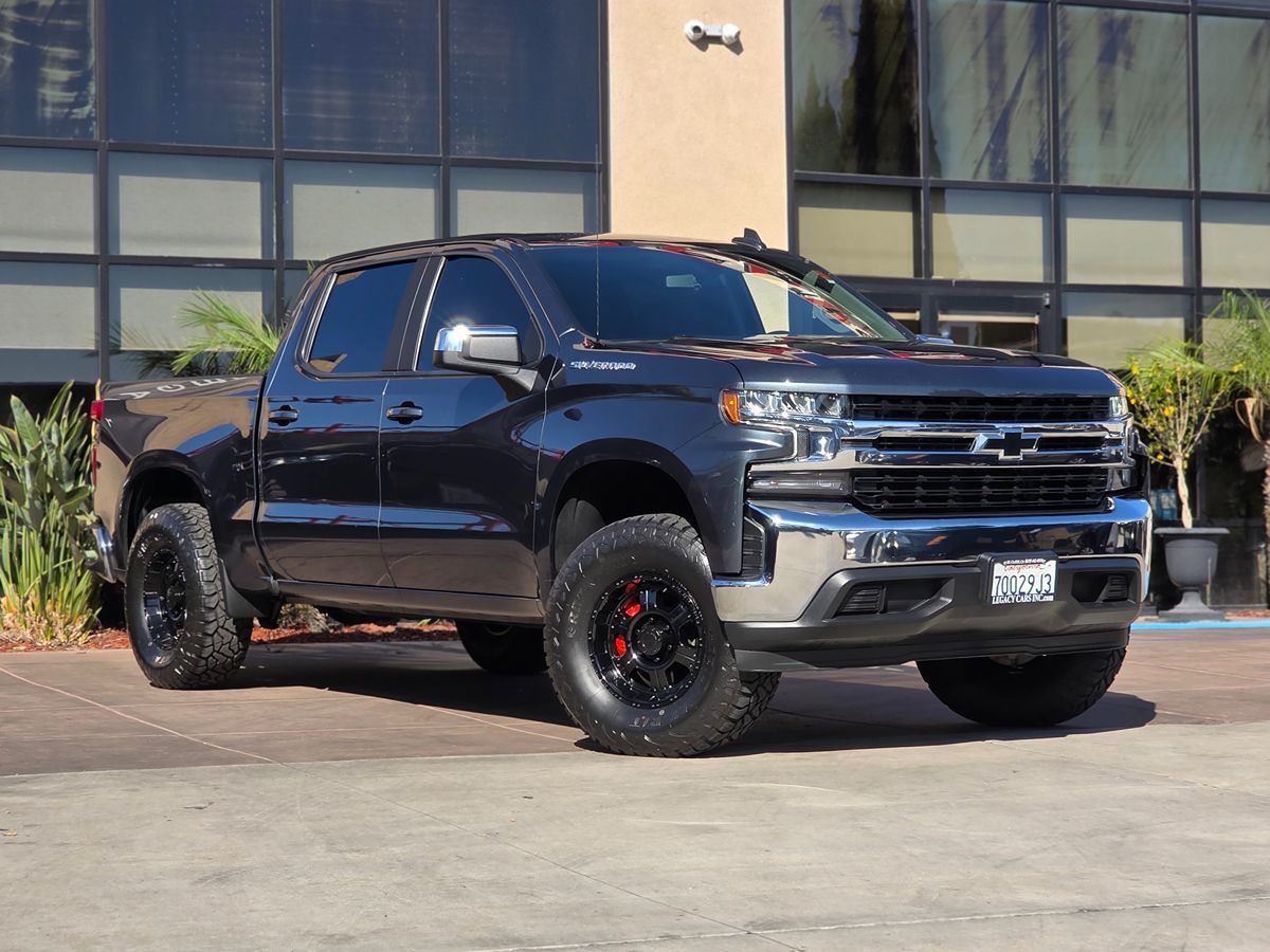 Chevrolet Silverado photo 3