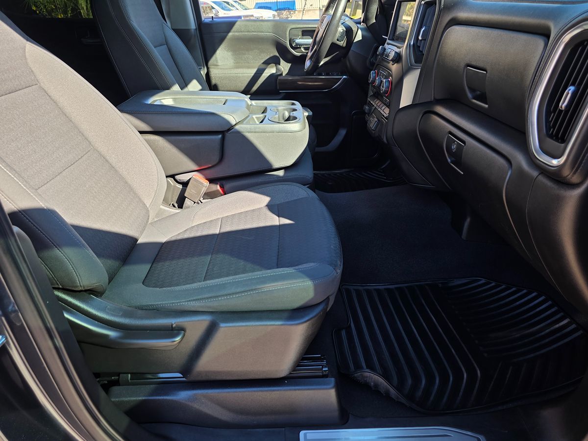 Chevrolet Silverado photo 16