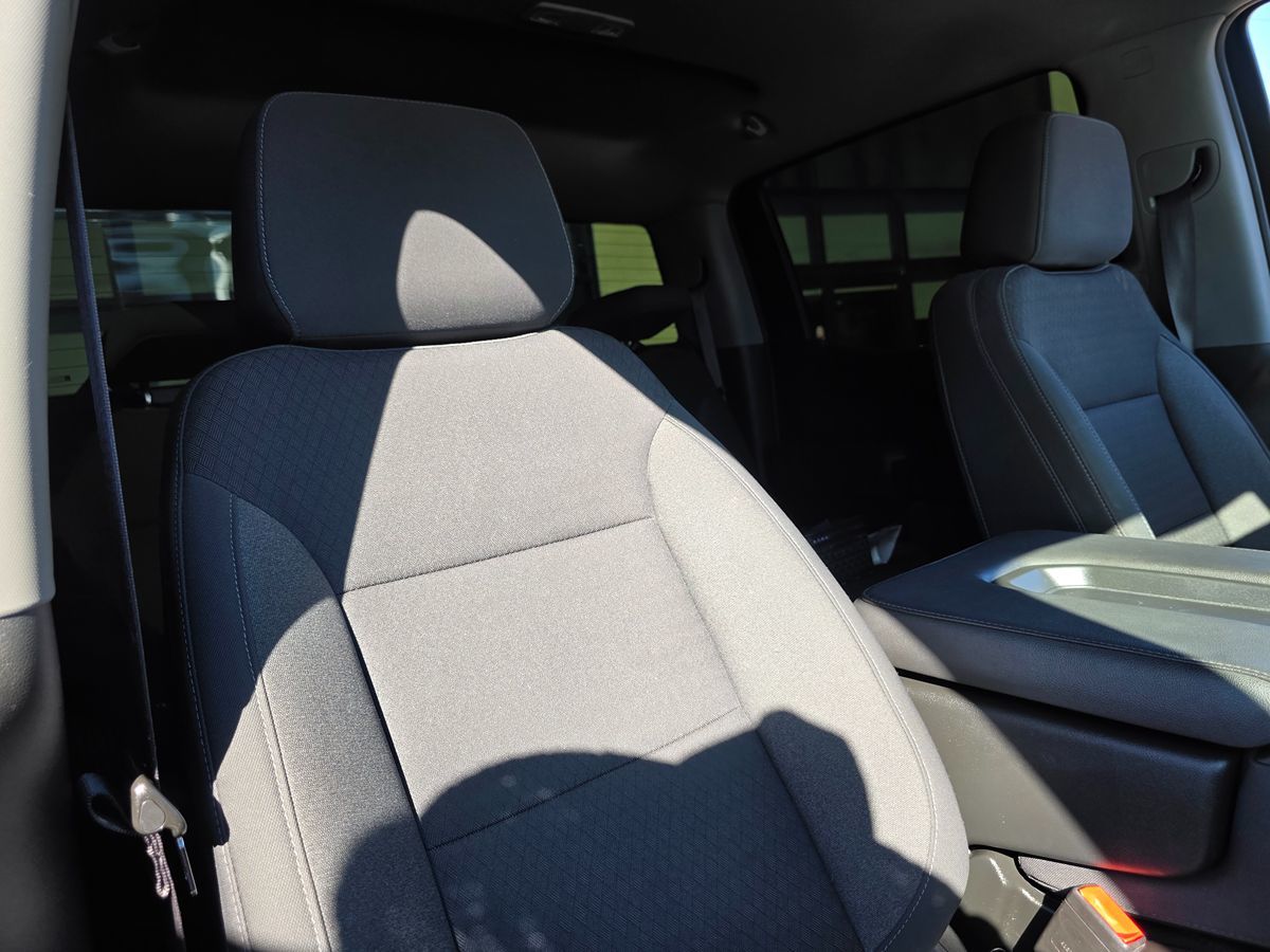 Chevrolet Silverado photo 17