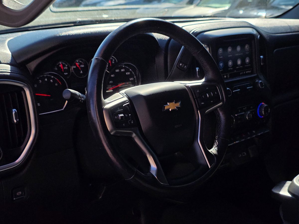 Chevrolet Silverado photo 22
