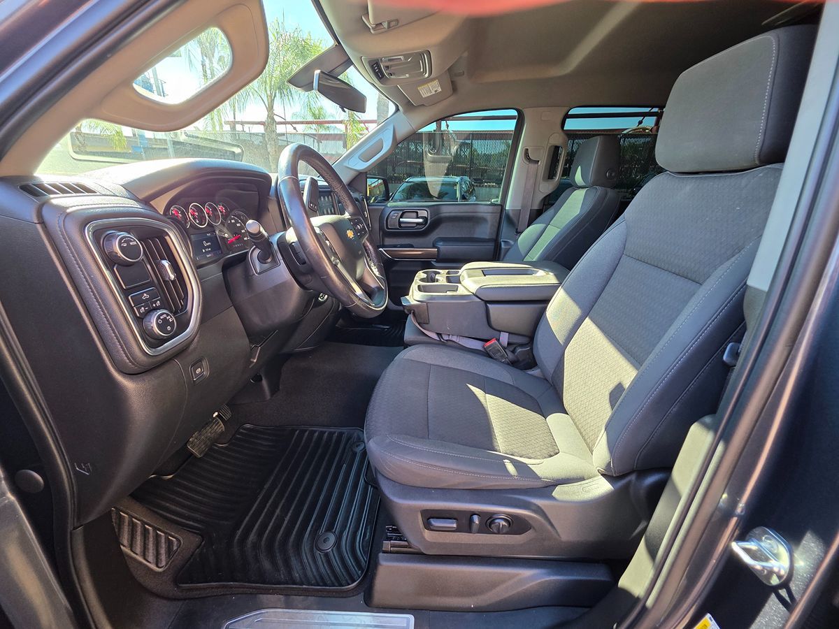 Chevrolet Silverado photo 23