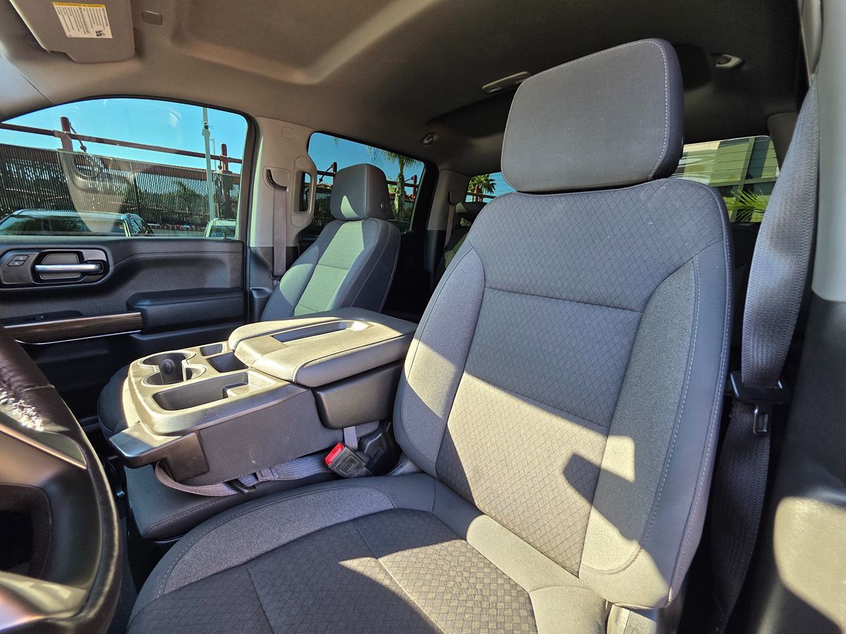 Chevrolet Silverado photo 24