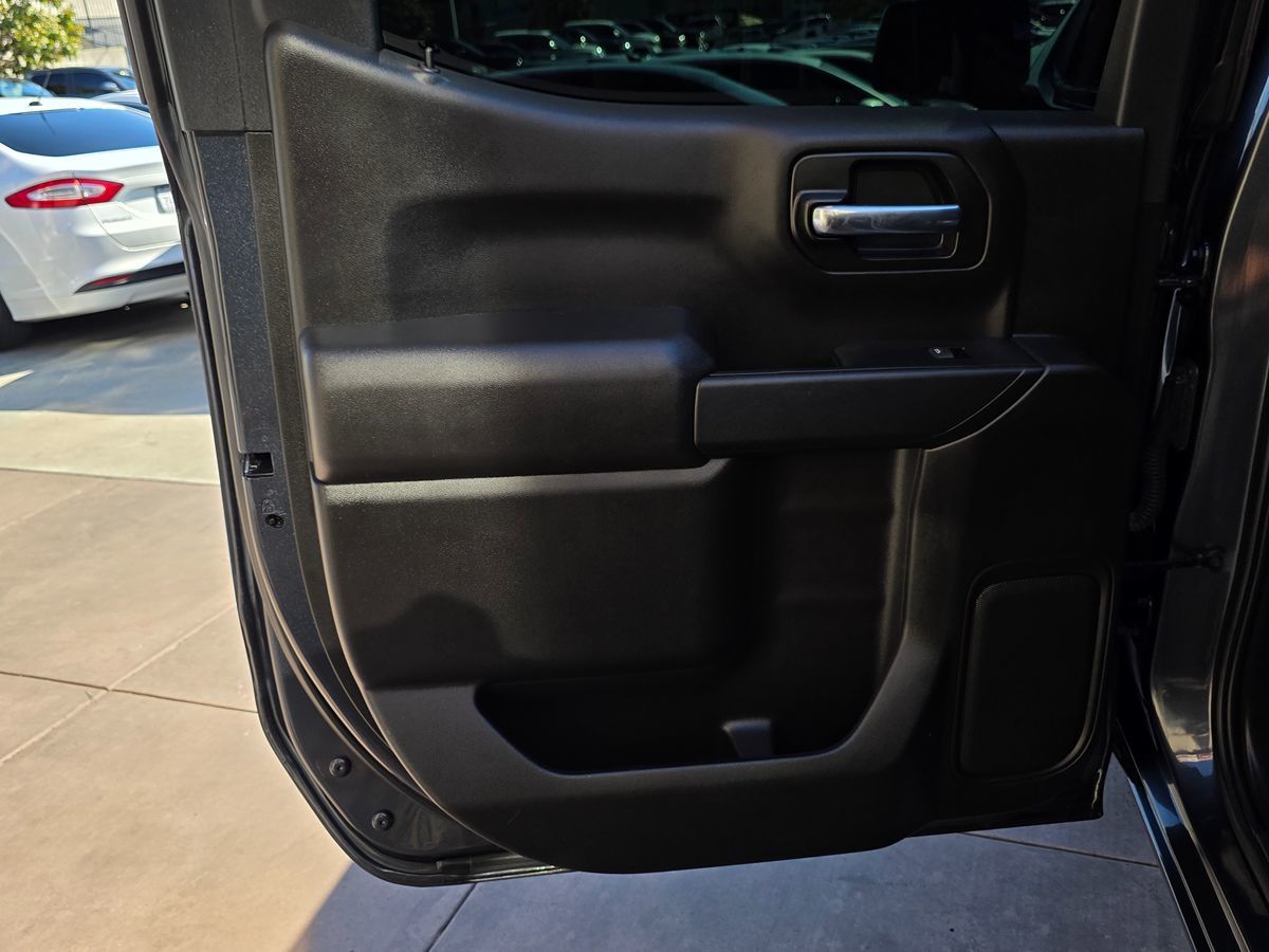 Chevrolet Silverado photo 29