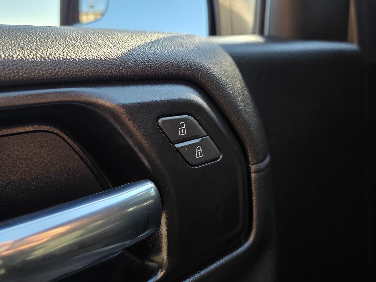 Chevrolet Silverado photo 32