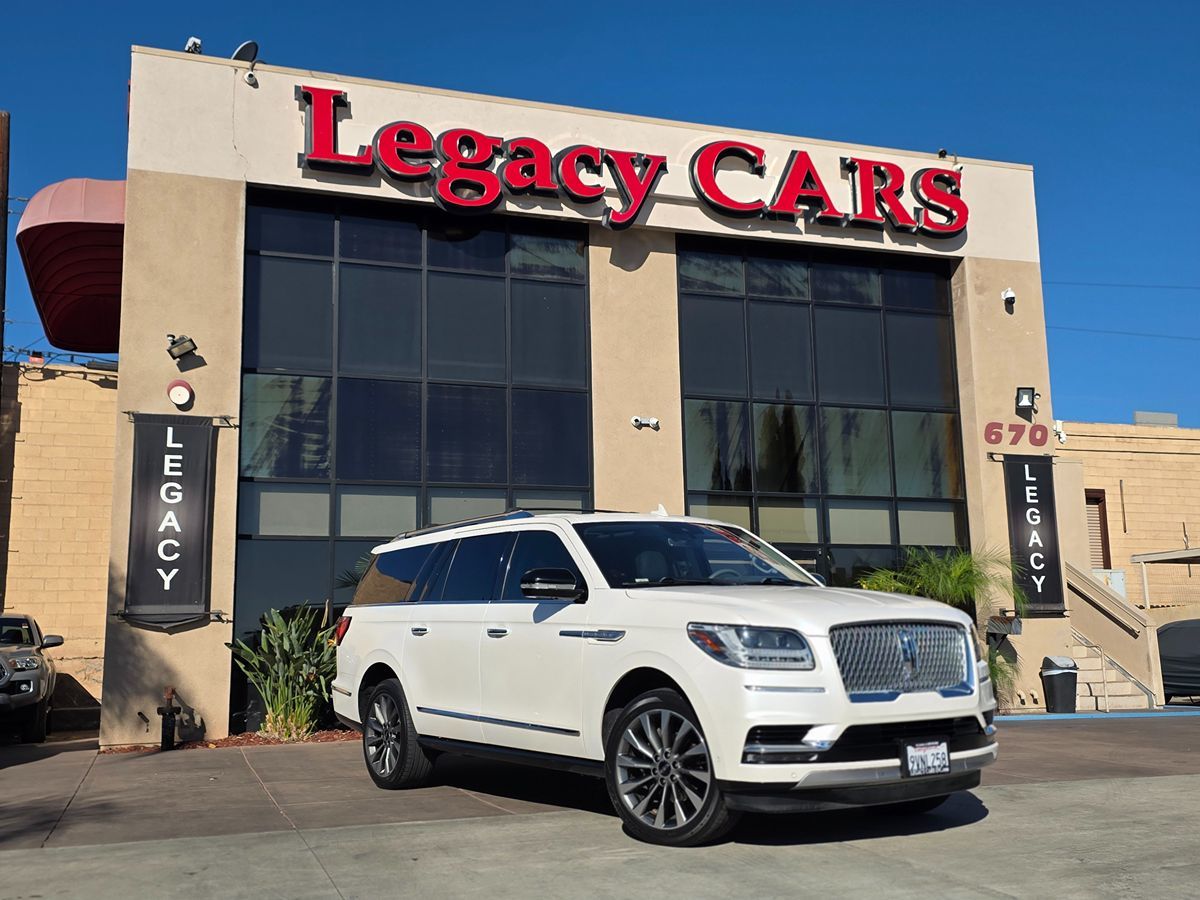 Lincoln Navigator L photo 2