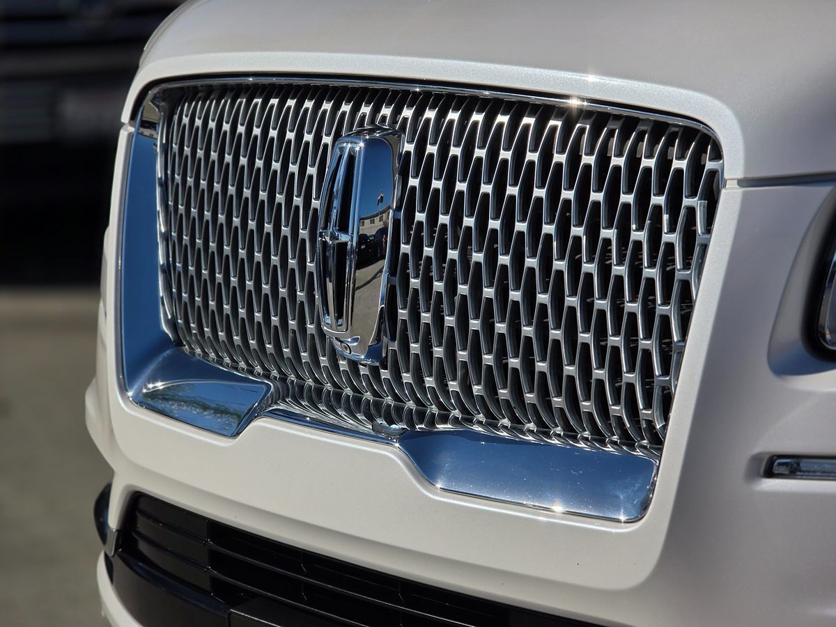 Lincoln Navigator L photo 7