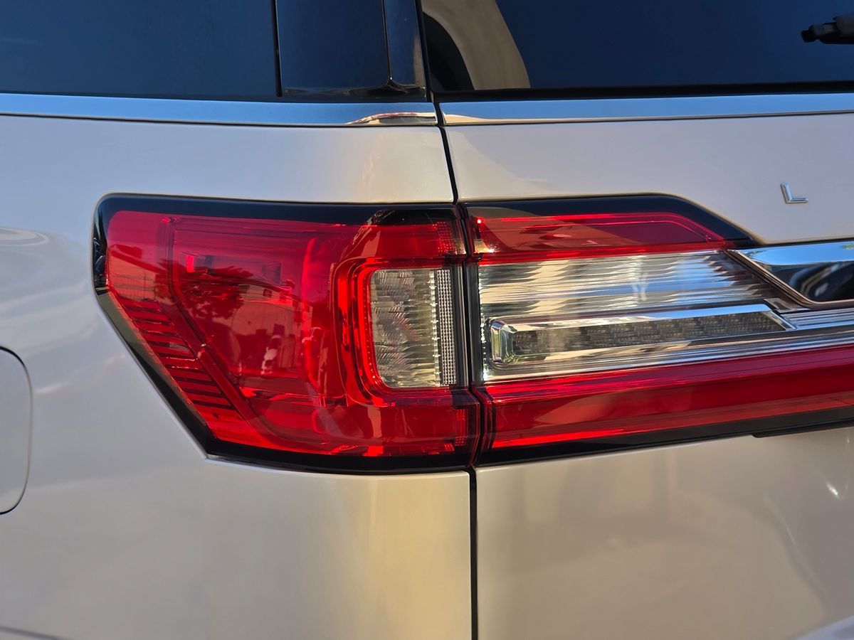 Lincoln Navigator L photo 10
