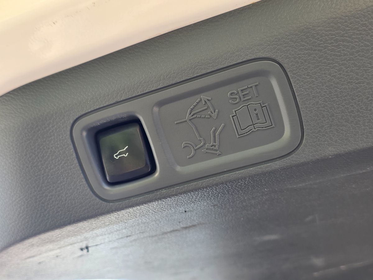 Lincoln Navigator L photo 21