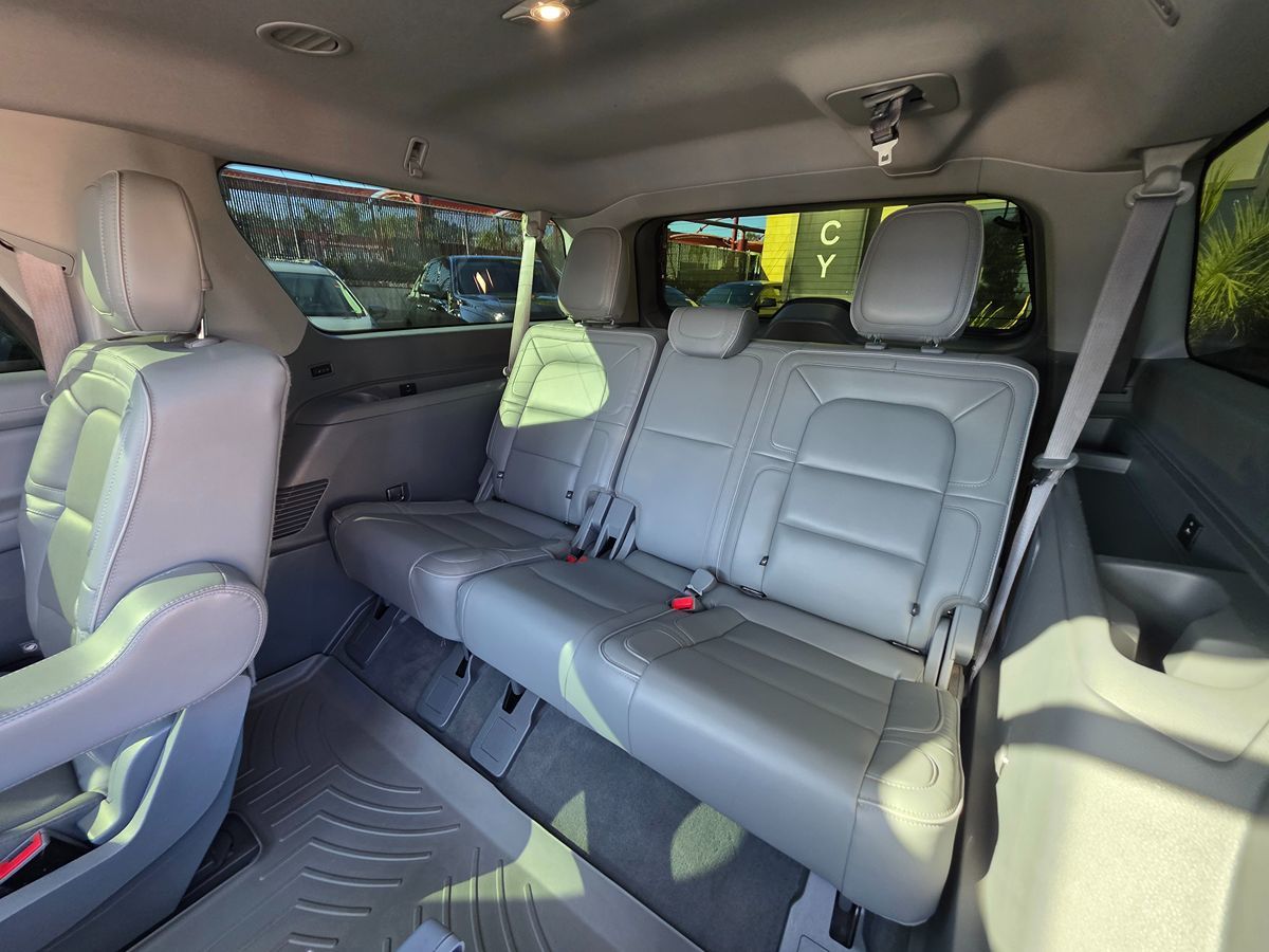 Lincoln Navigator L photo 25
