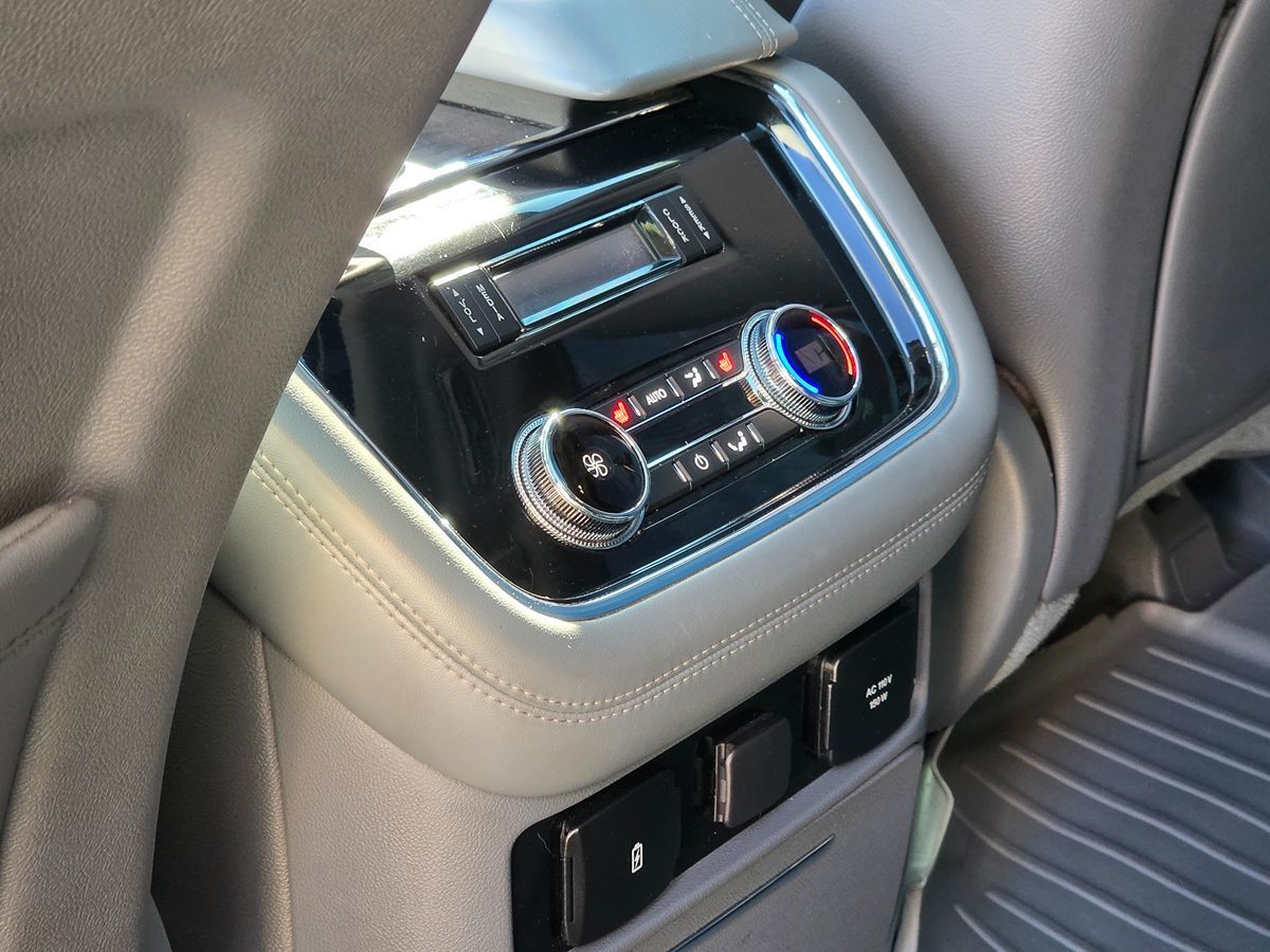 Lincoln Navigator L photo 29