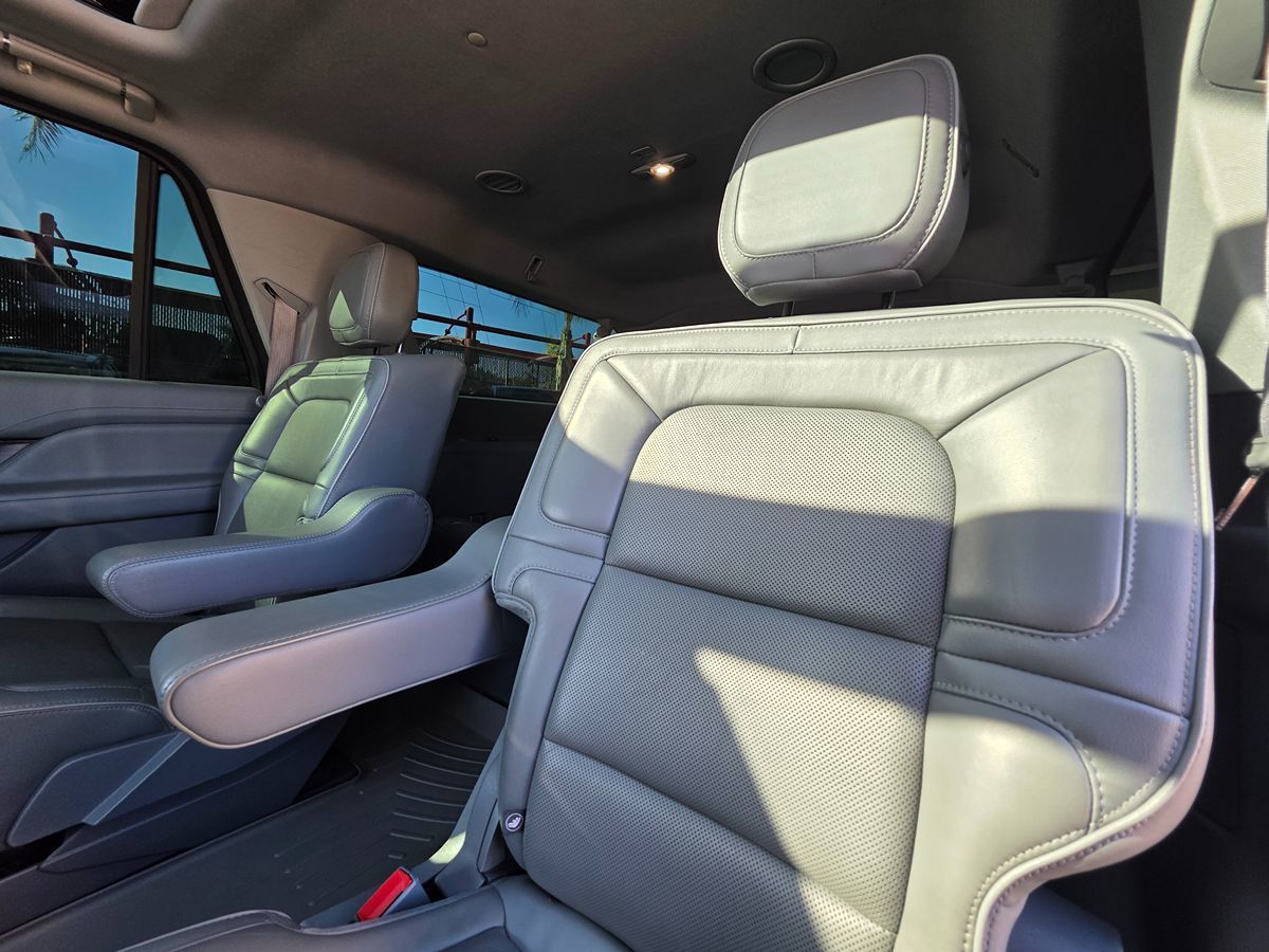 Lincoln Navigator L photo 27