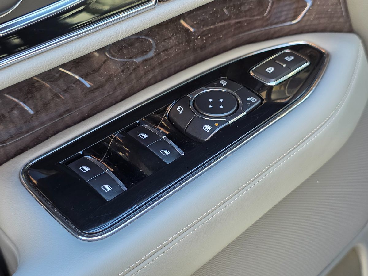 Lincoln Navigator L photo 32