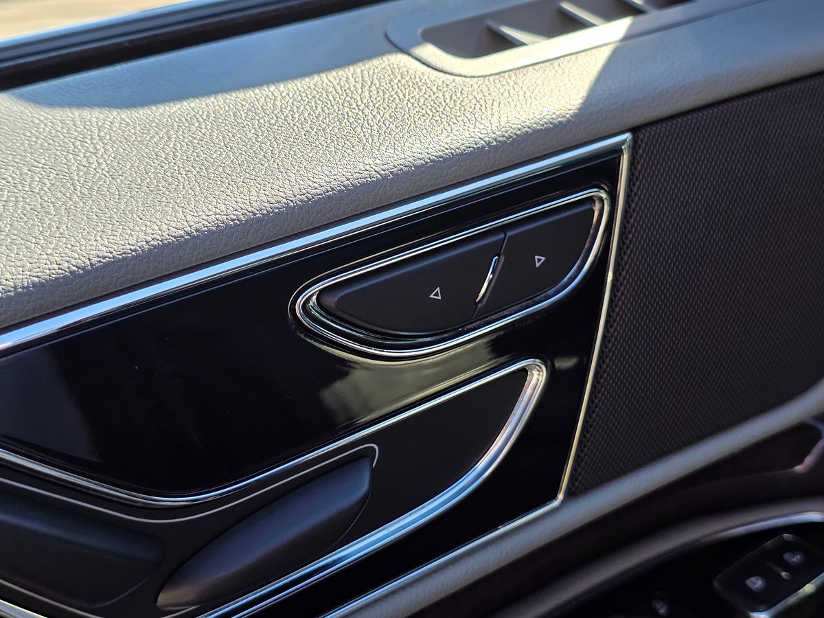 Lincoln Navigator L photo 33