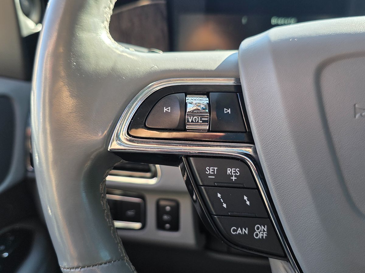 Lincoln Navigator L photo 37