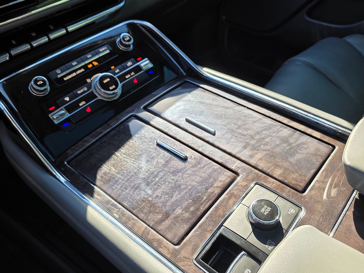 Lincoln Navigator L photo 41
