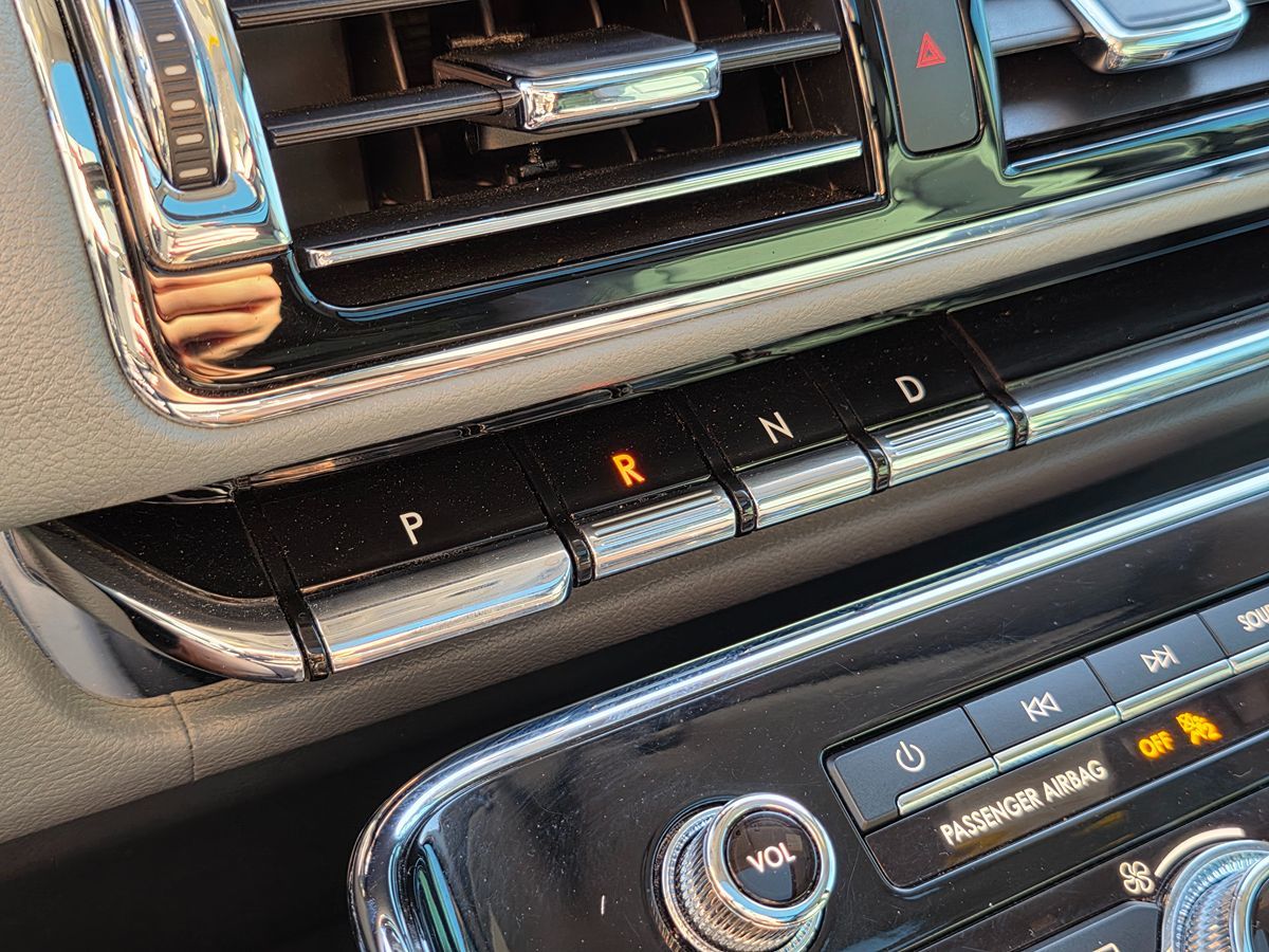 Lincoln Navigator L photo 45