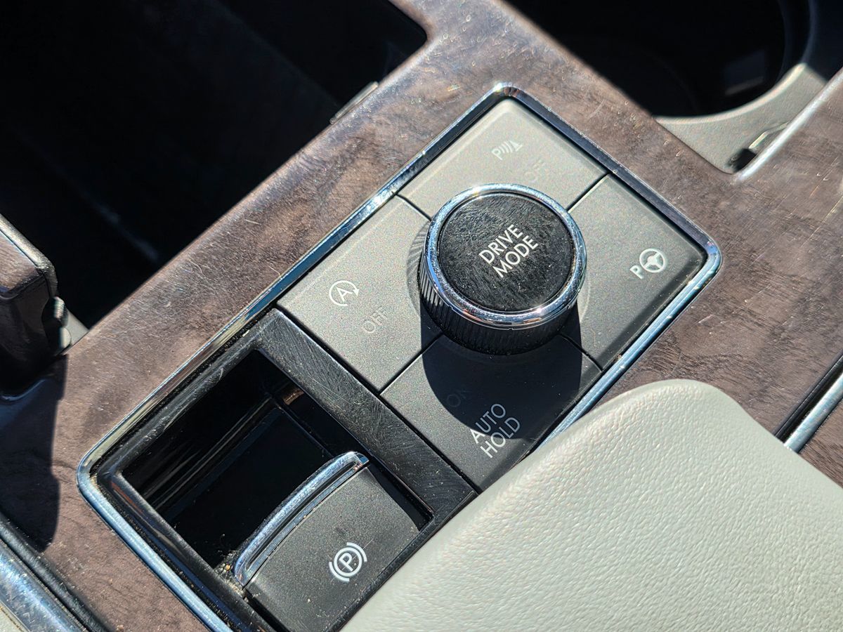 Lincoln Navigator L photo 48