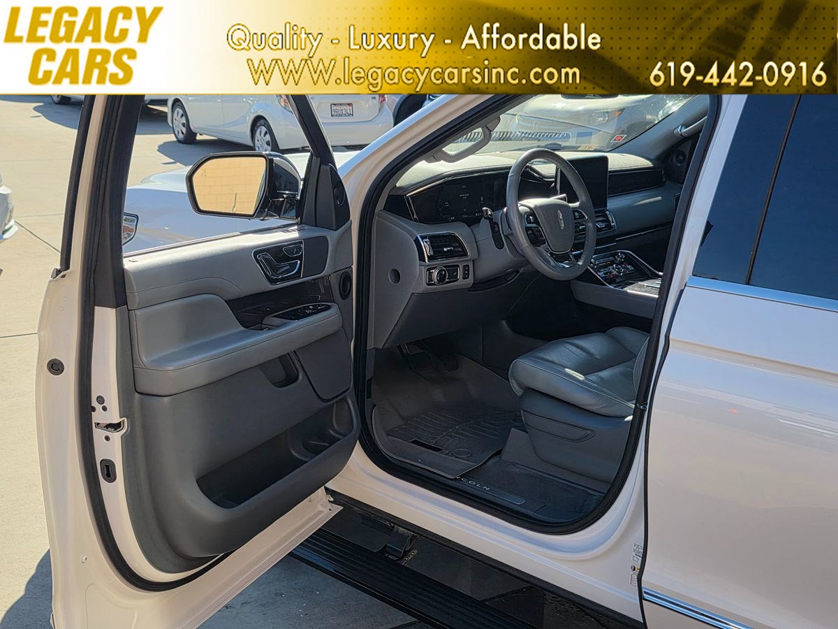 Lincoln Navigator L photo 55