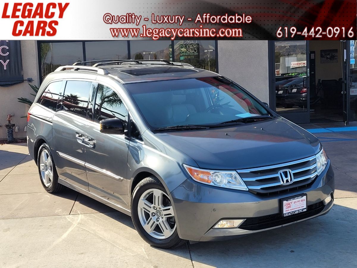 Sold 2011 Honda Odyssey Touring 8-Passengers w/Back-up cam/Sunroof