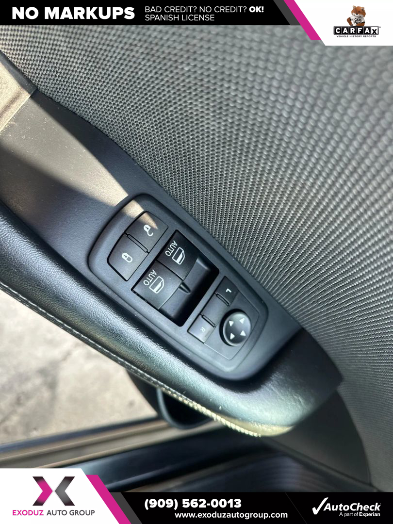 2016 Dodge Challenger SXT photo 6