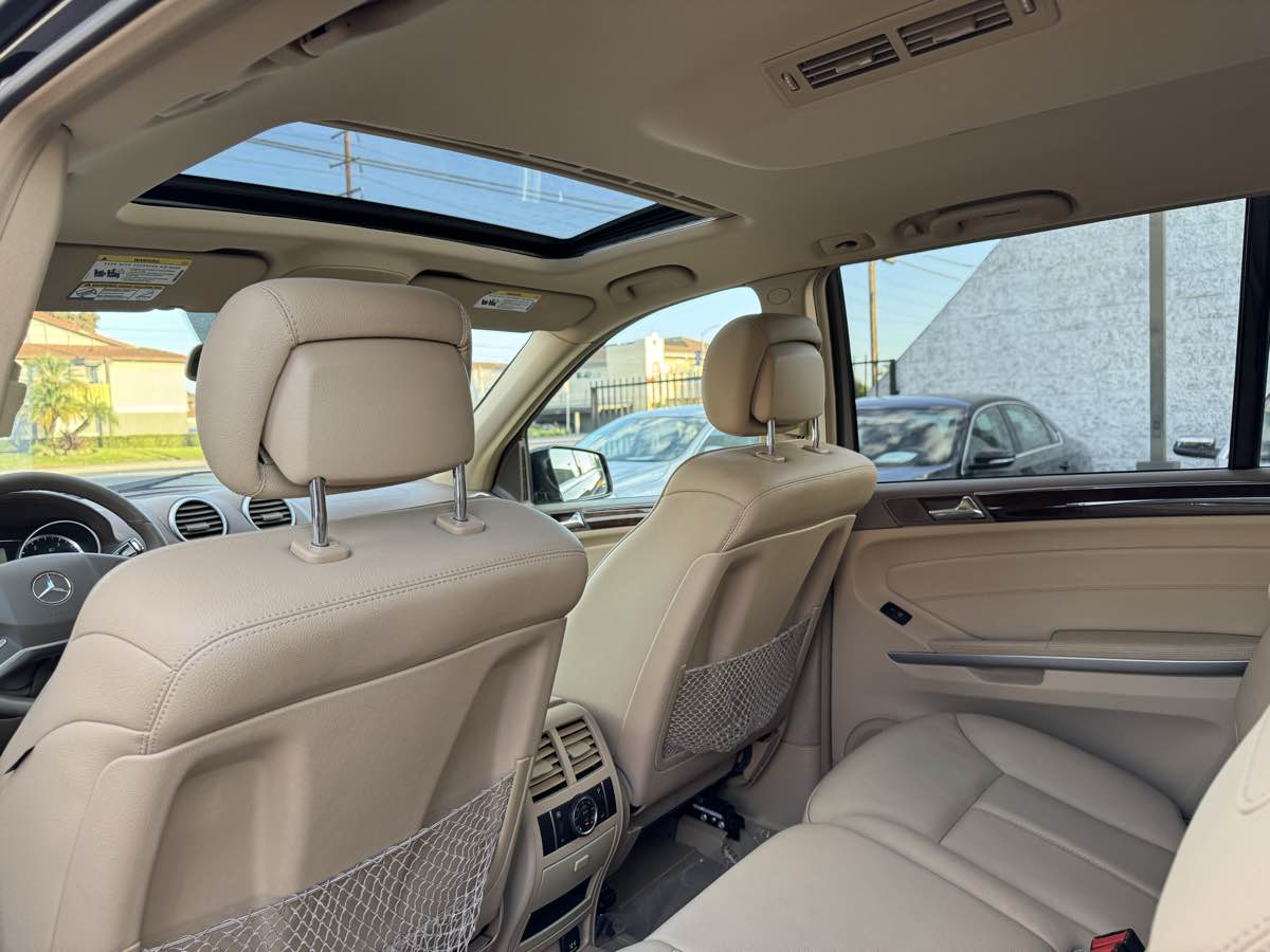 2012 Mercedes Benz GL 350 BlueTEC photo 23