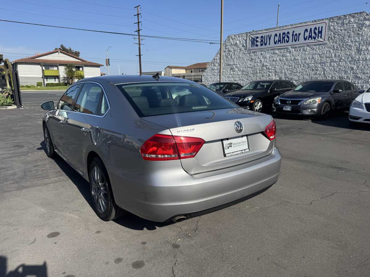2012 Volkswagen Passat SE photo 2