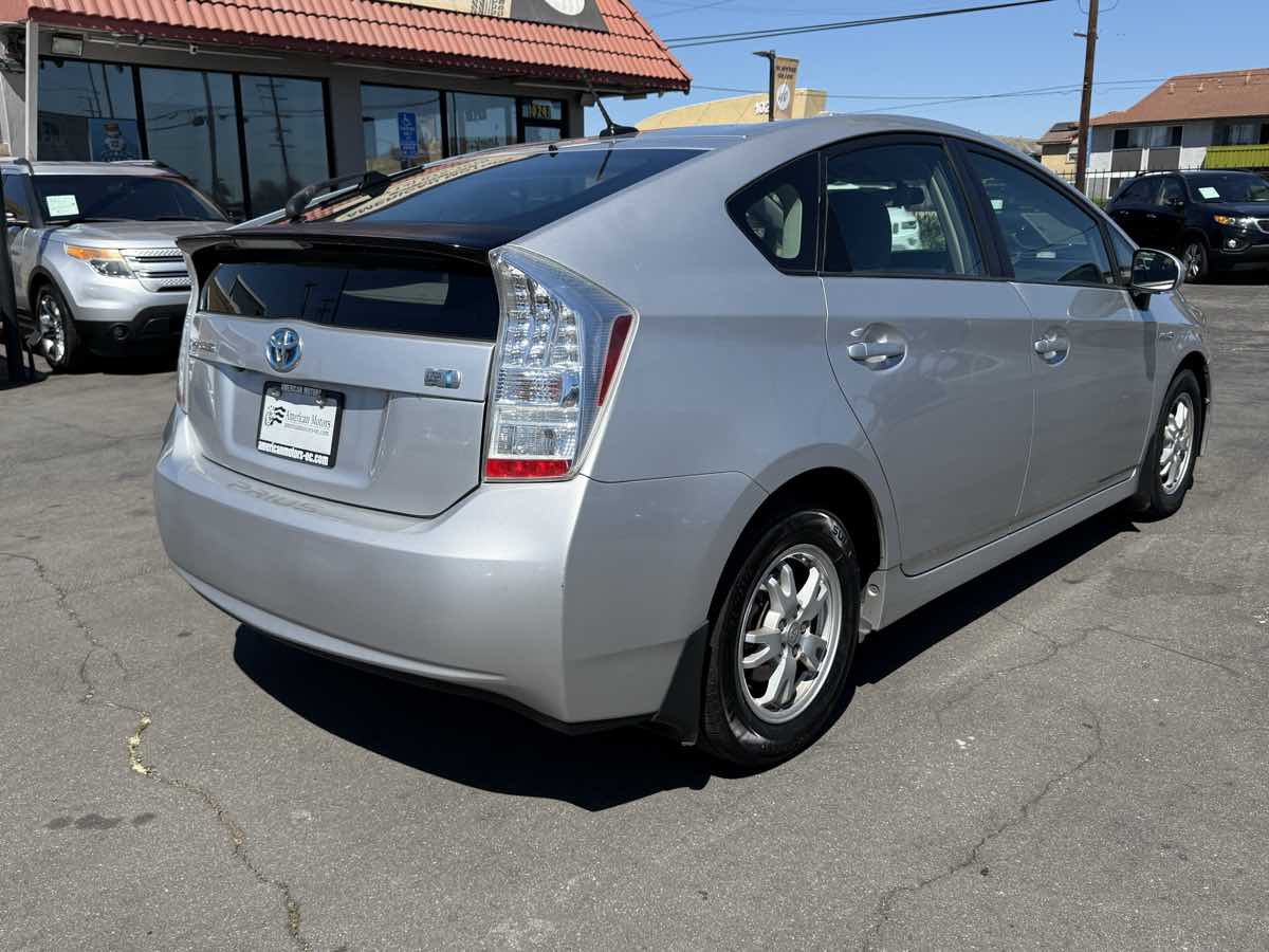 2010 Toyota Prius Four SE photo 3