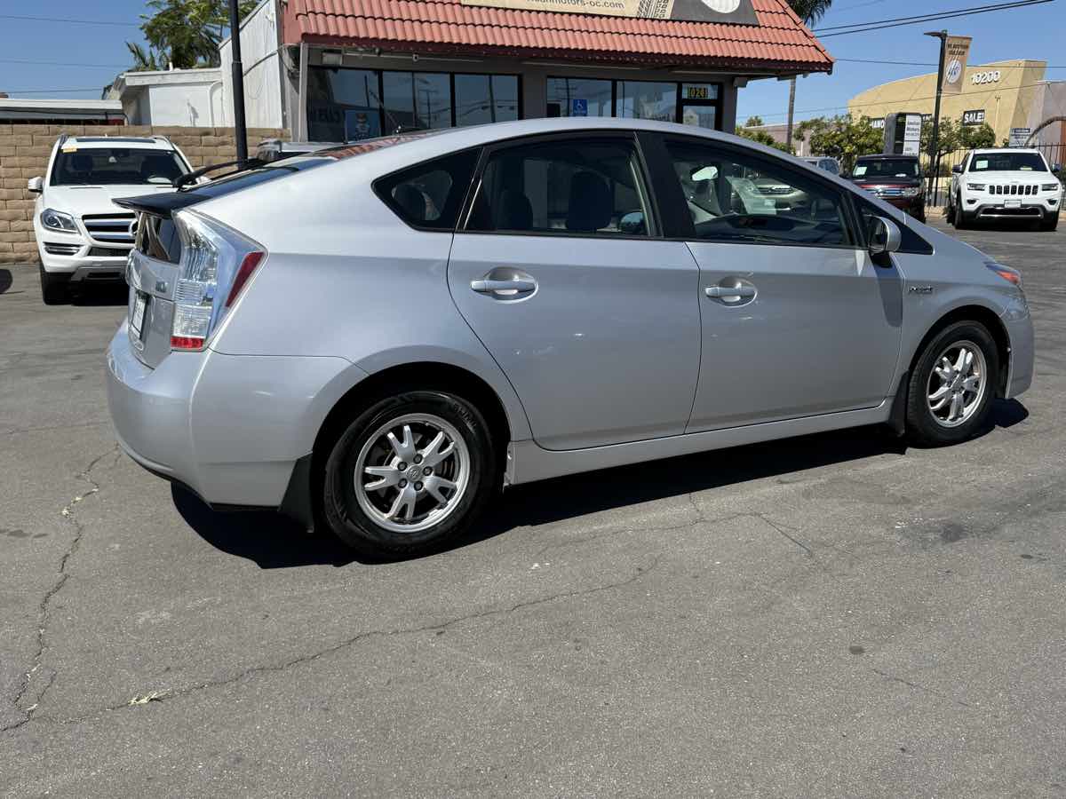 2010 Toyota Prius Four SE photo 4