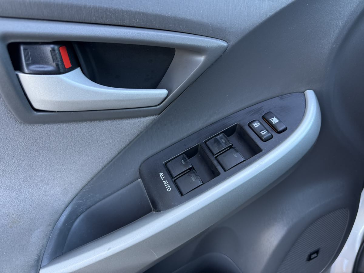 2010 Toyota Prius Four SE photo 12