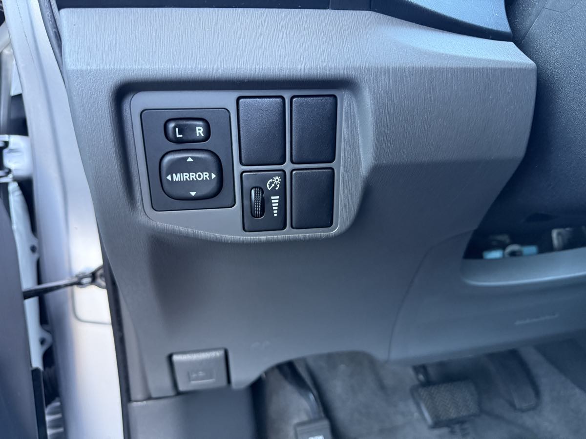 2010 Toyota Prius Four SE photo 13