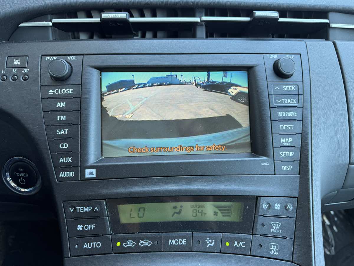 2010 Toyota Prius Four SE photo 21