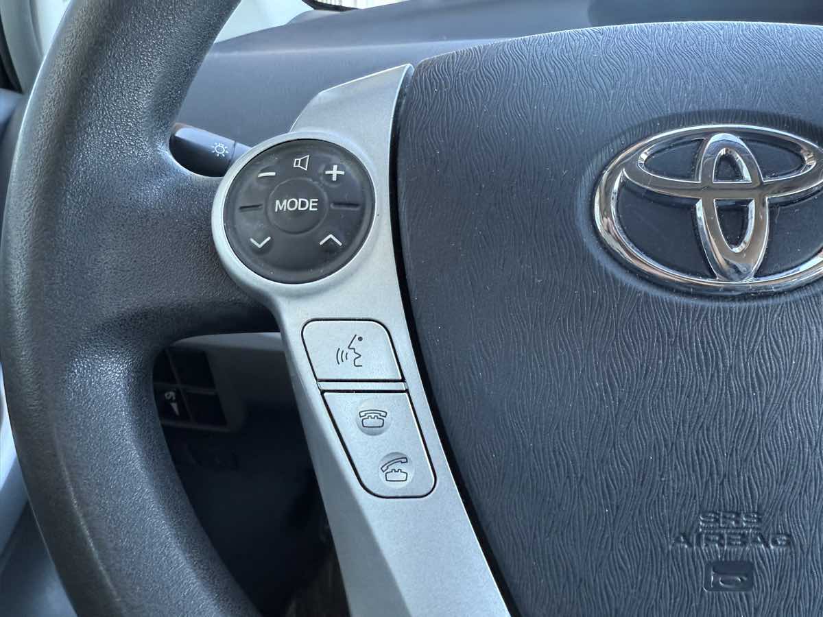 2010 Toyota Prius Four SE photo 27