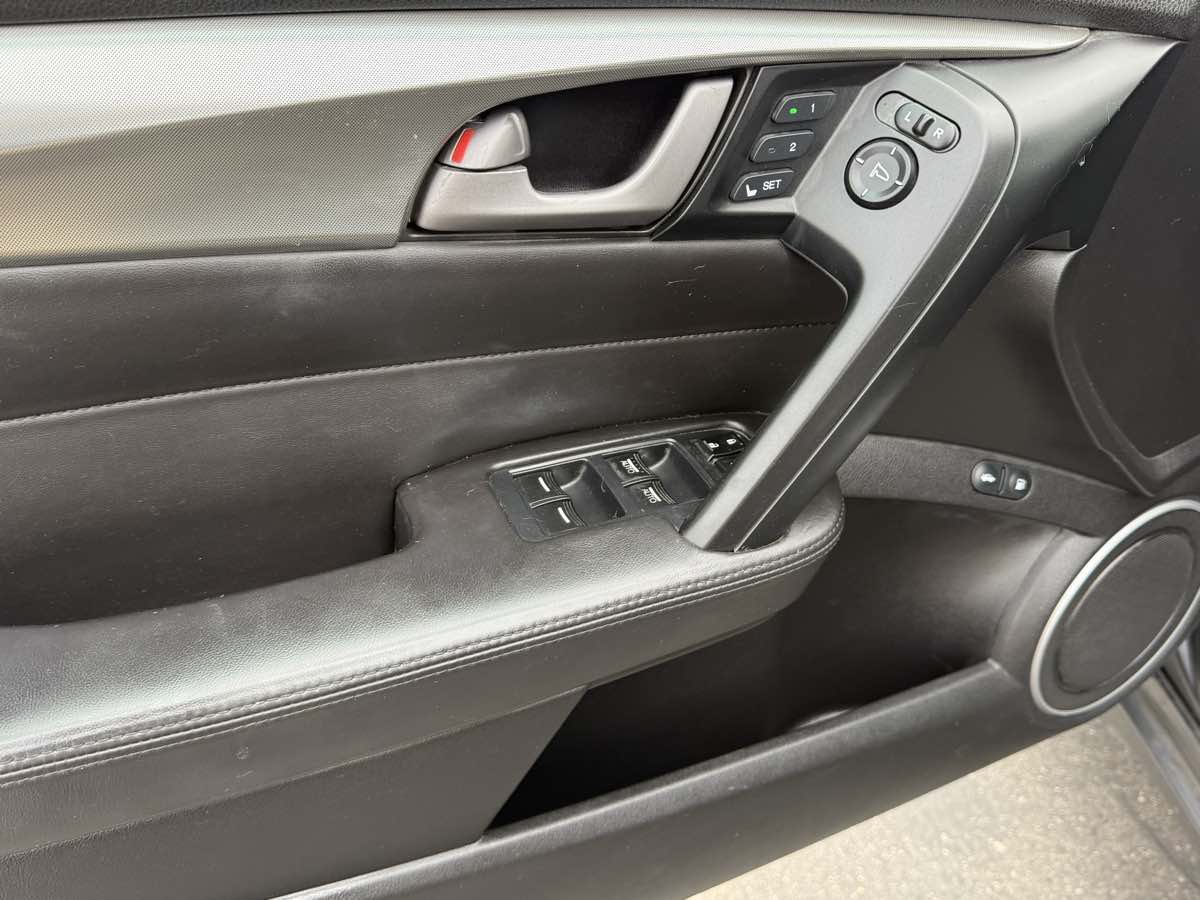 2010 Acura TL Technology photo 16