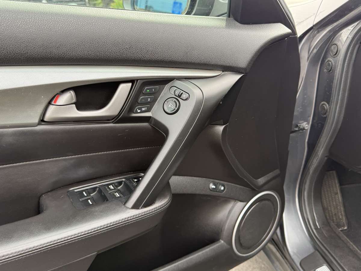 2010 Acura TL Technology photo 17