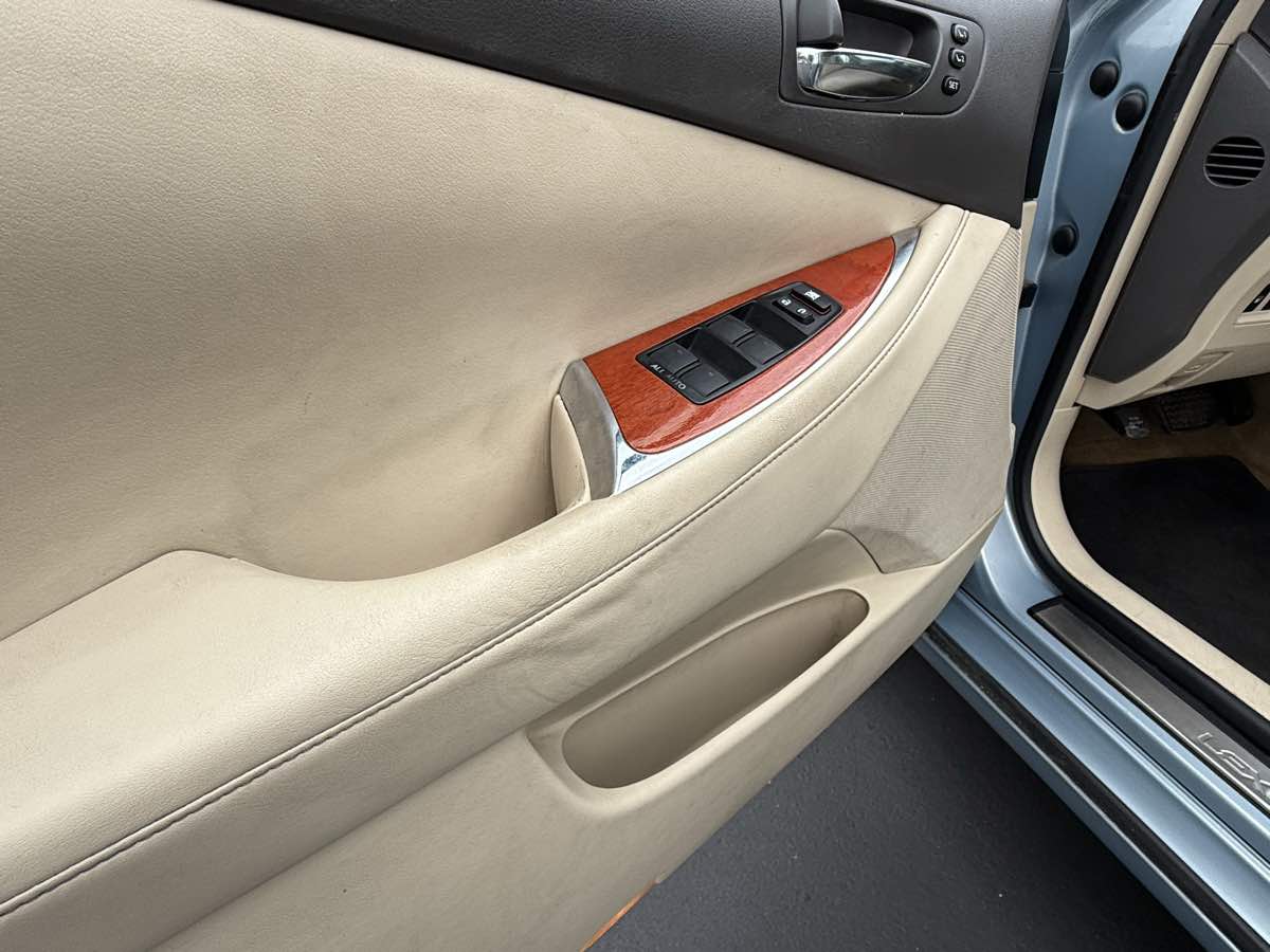 2012 Lexus ES 350 photo 15