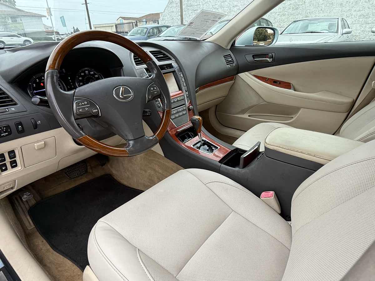2012 Lexus ES 350 photo 16