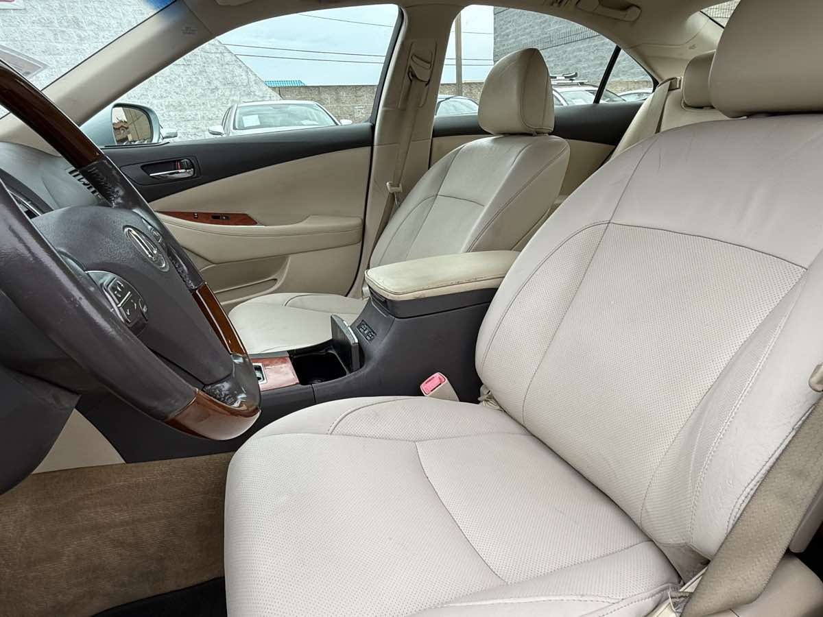 2012 Lexus ES 350 photo 17