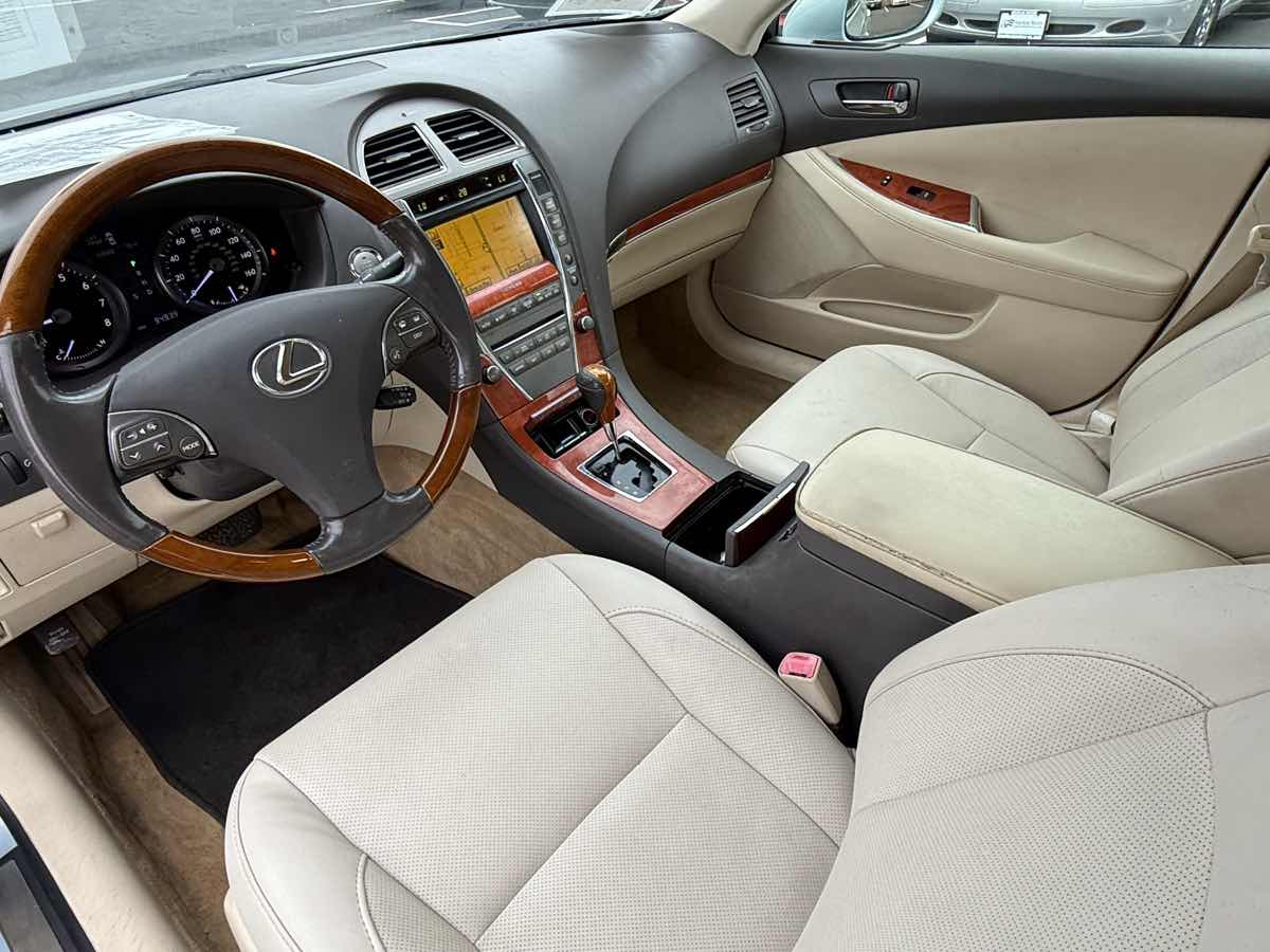 2012 Lexus ES 350 photo 18