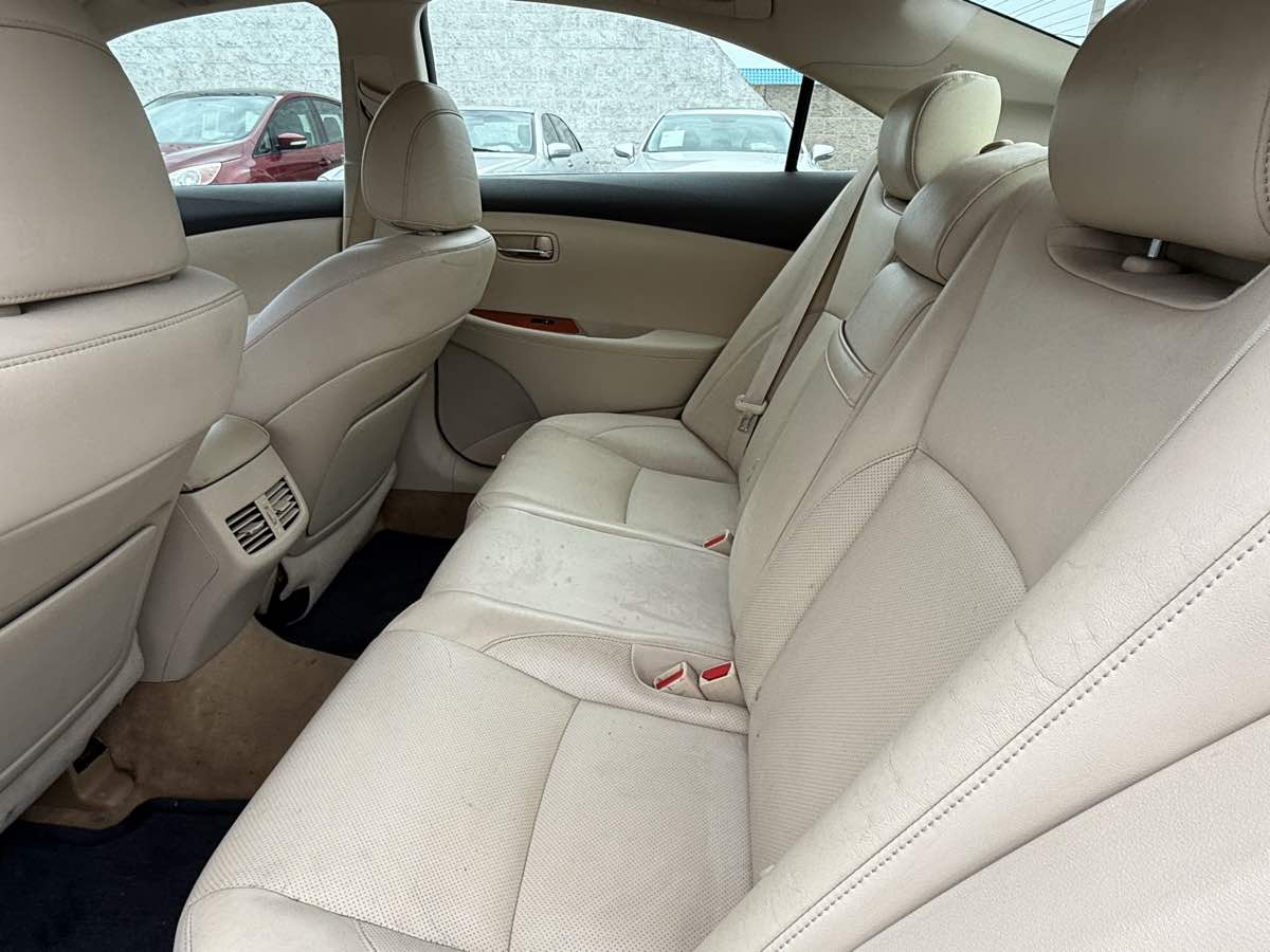2012 Lexus ES 350 photo 19