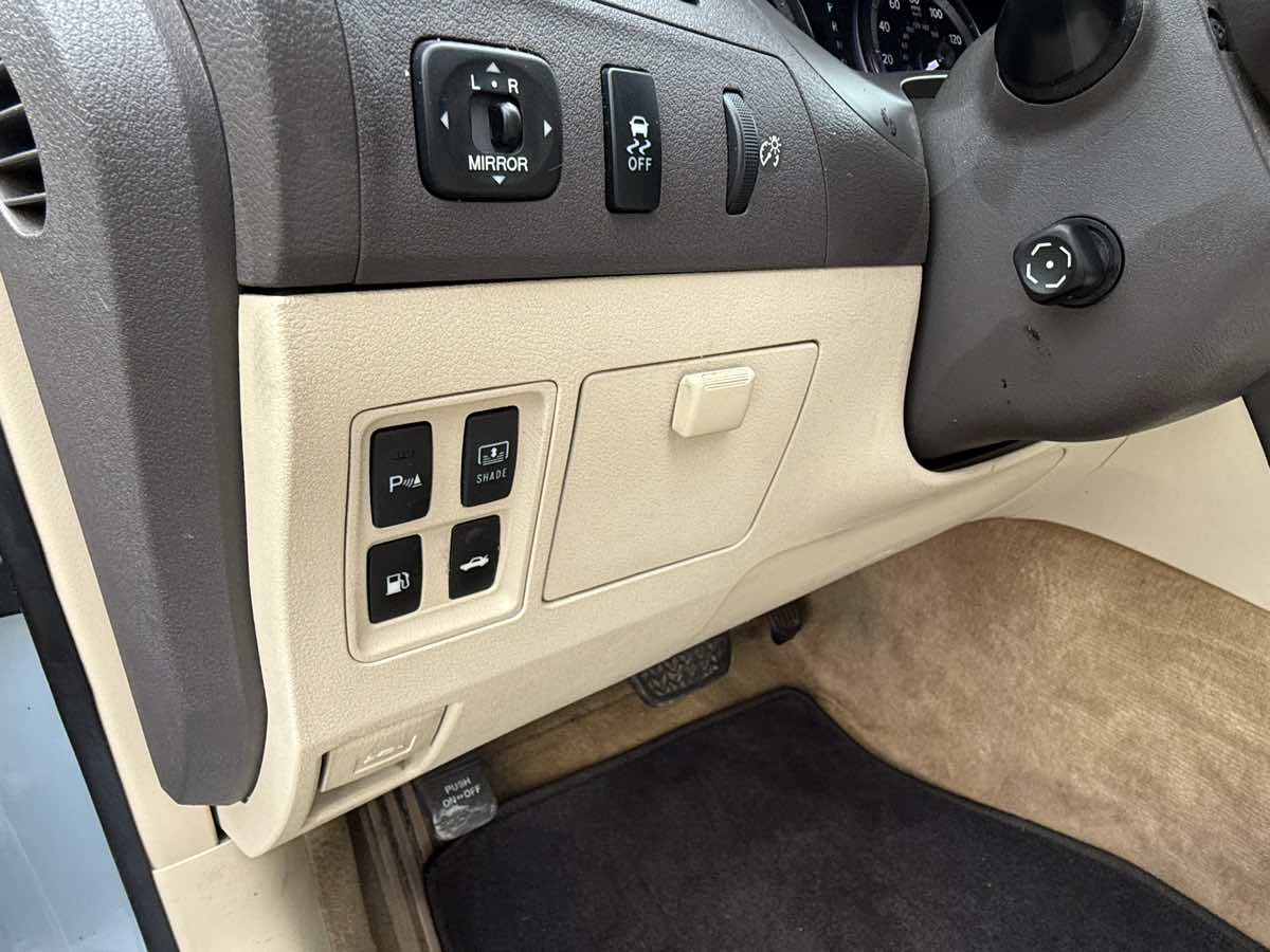 2012 Lexus ES 350 photo 21