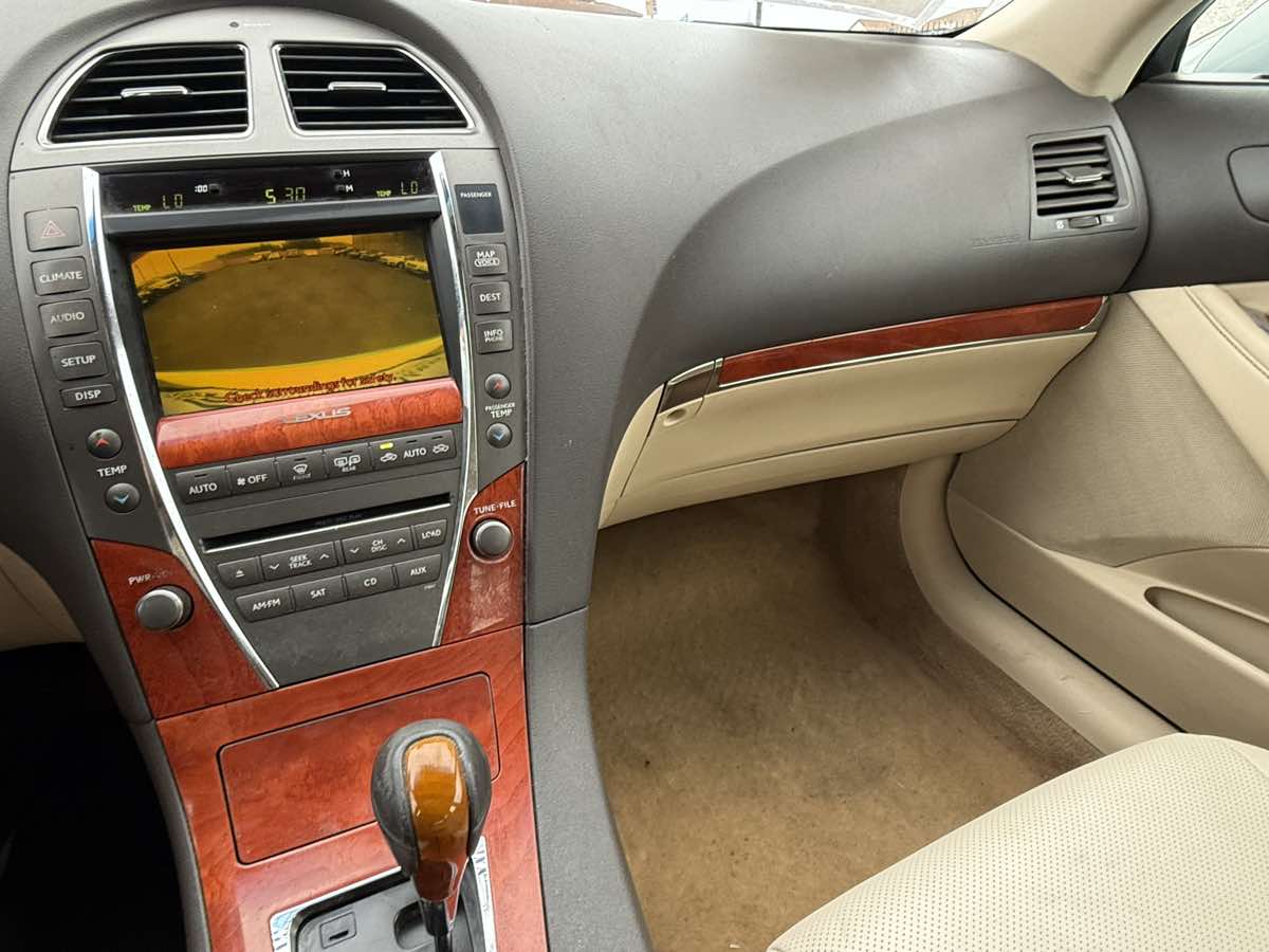 2012 Lexus ES 350 photo 31