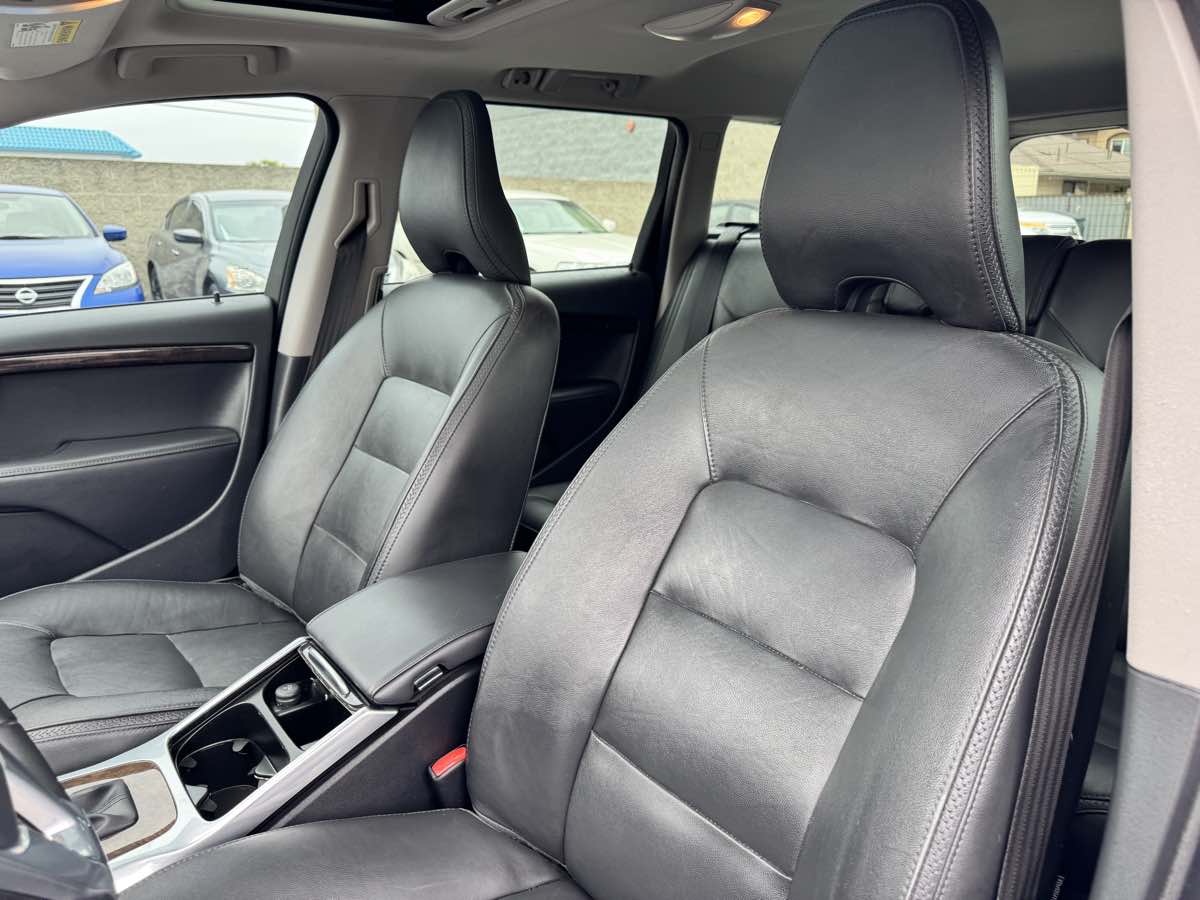 2016 Volvo XC70 T5 Drive-E Premier photo 30