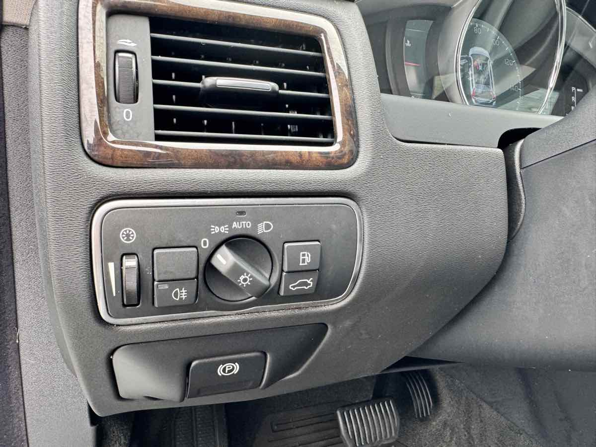 2016 Volvo XC70 T5 Drive-E Premier photo 32