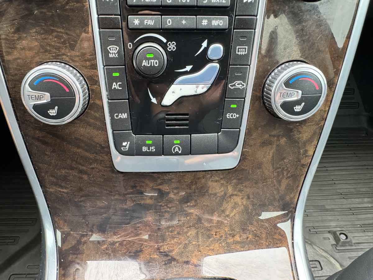 2016 Volvo XC70 T5 Drive-E Premier photo 40