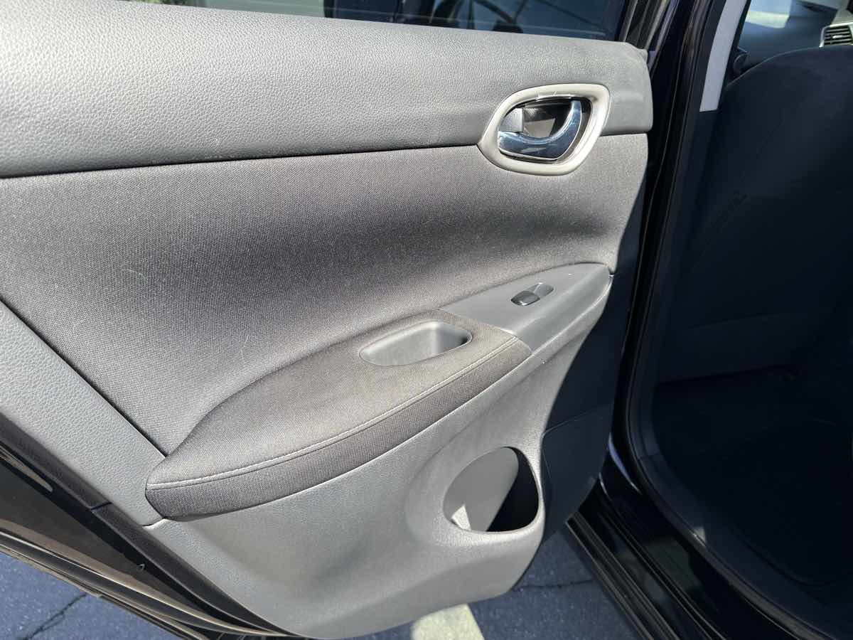 2015 Nissan Sentra S photo 27