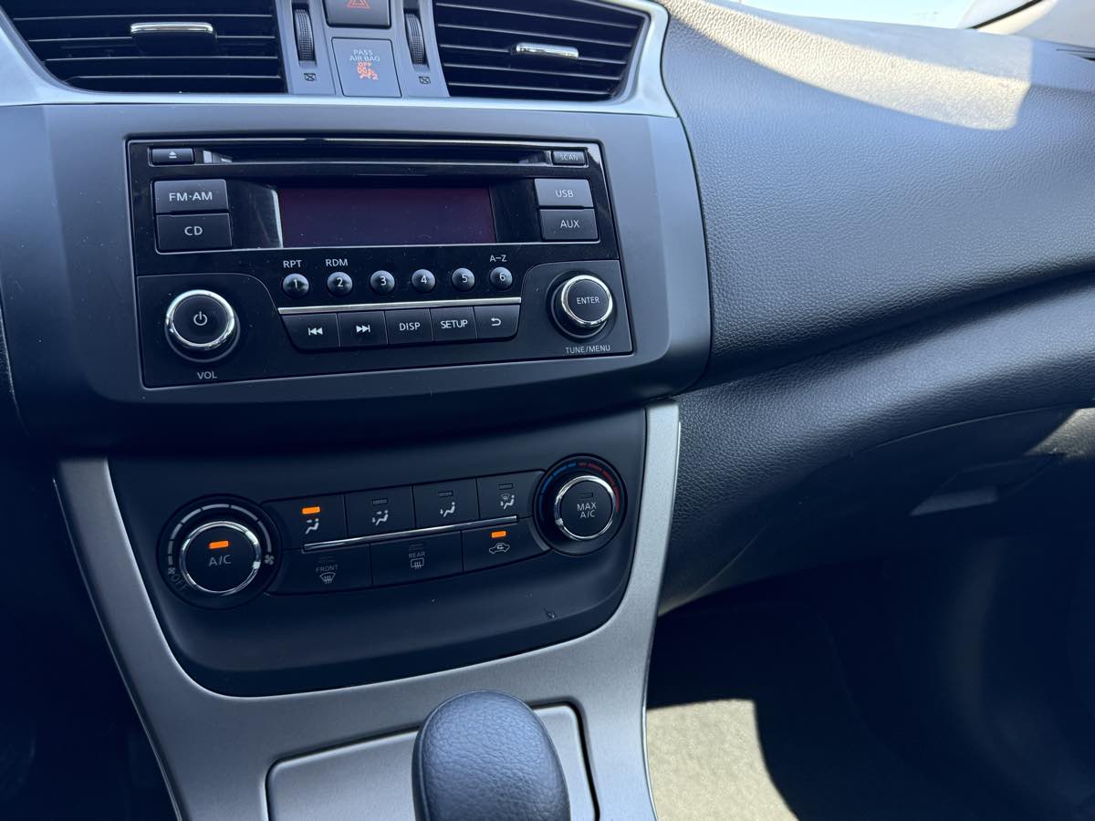 2015 Nissan Sentra S photo 32