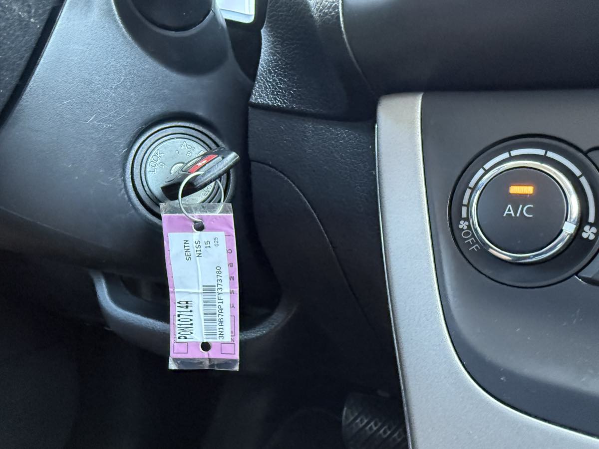 2015 Nissan Sentra S photo 33