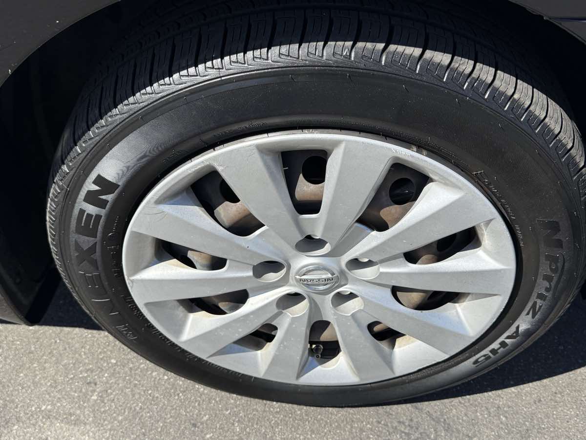 2015 Nissan Sentra S photo 36